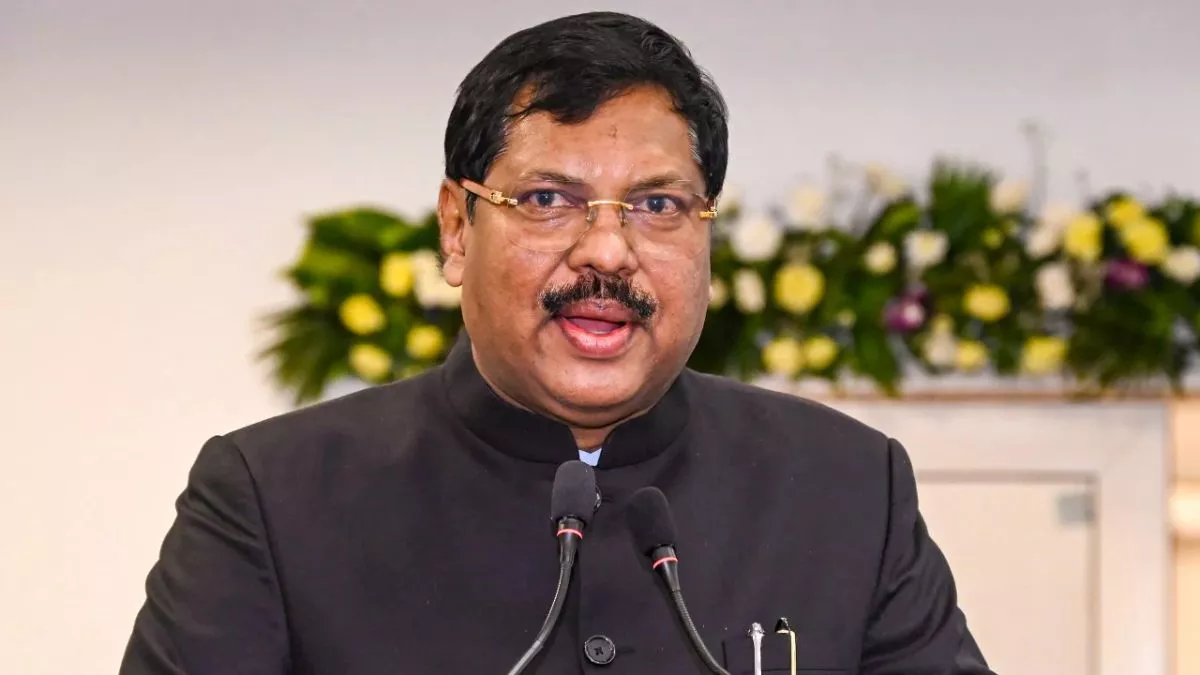 SC में चीफ जस्टिस की कोर्ट में हंगामा, व्यक्ति ने फेंका जूता; CJI बोले- मुझे फर्क नहीं पड़ता