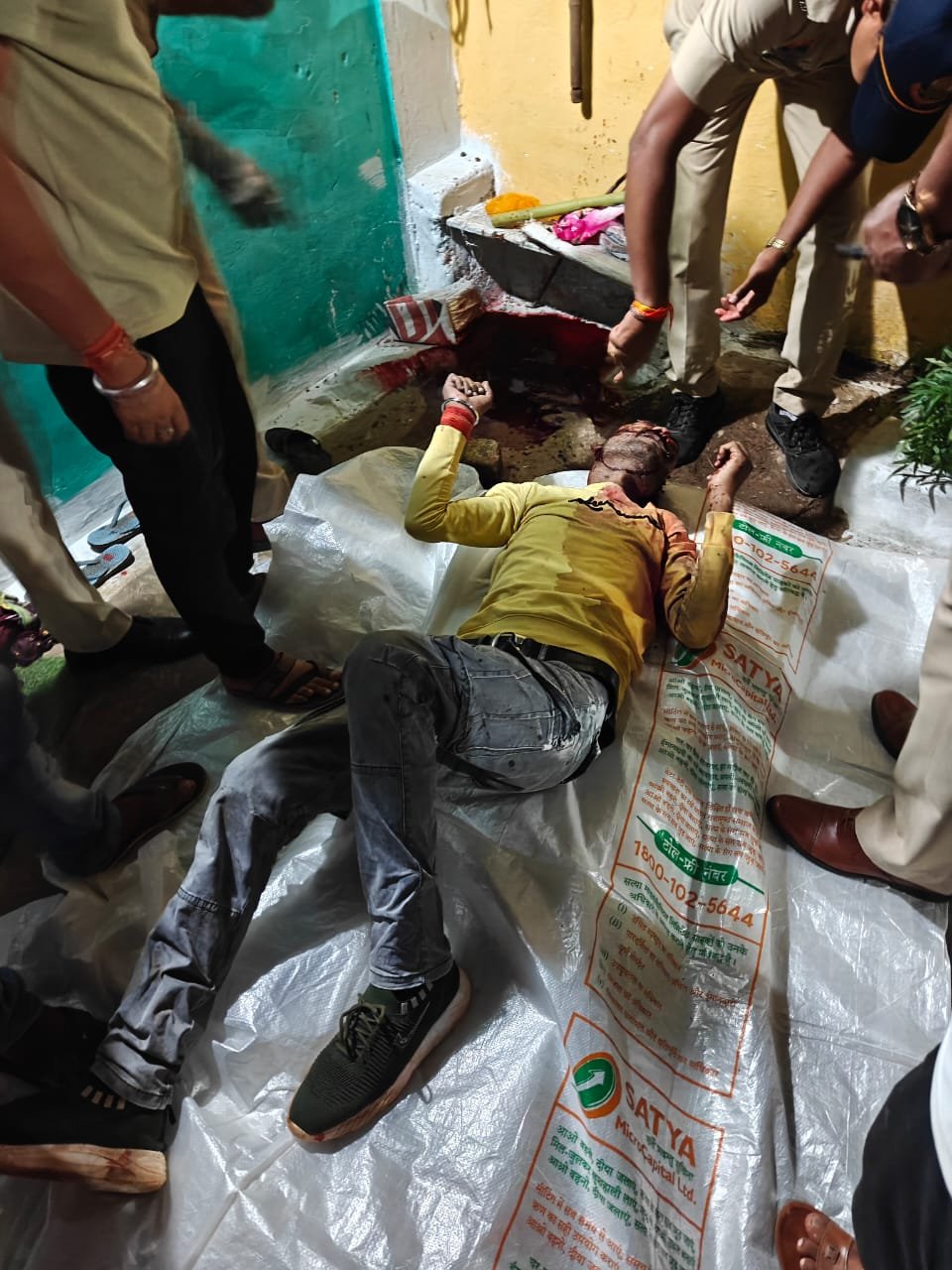 सौतेले पिता को मां से मारपीट करता देख आरोपियों ने उतारा मौत के घाट