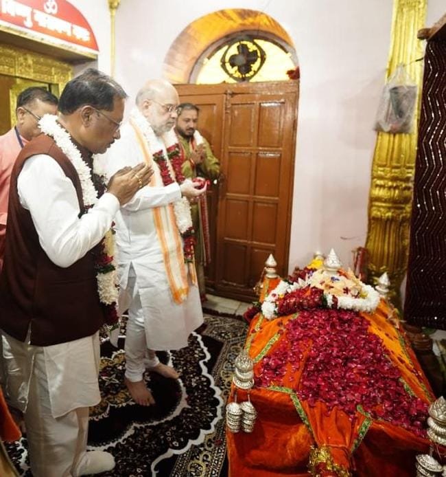 HM अमित शाह और CM साय ने मां दंतेश्वरी की विधि-विधान से की पूजा-अर्चना