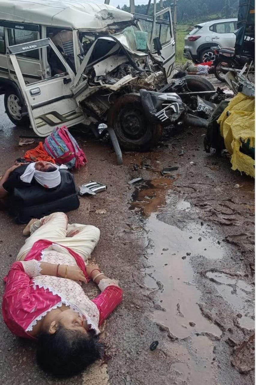 बोलेरो-ट्रक में भिड़ंत, 05 की मौत, 05 गंभीर, चिल्फी घाटी के पास NH-30 पर हादसा