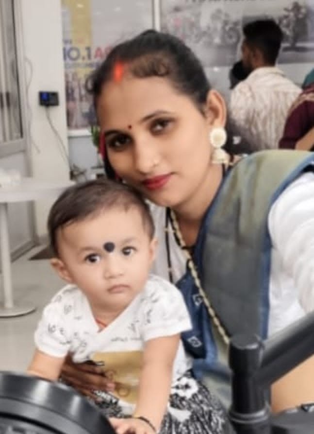 पति के सामने सड़क हादसे में पत्नी-बेटी की मौत, मिट्टी से भरे ट्रैक्टर ट्राली ने कुचला