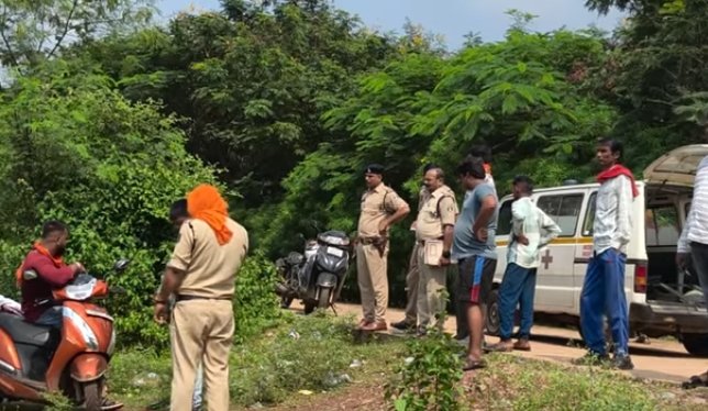 ट्रैक्टर खदान तालाब क्षेत्र में क्षत-विक्षत शव मिला, पोस्टमार्टम के लिए भेजा पुलिस ने