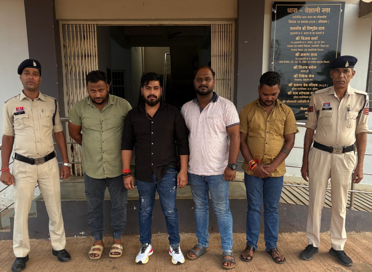 सड़क पर केक काटना युवको को पड़ा महंगा, 4 को वैशाली नगर पुलिस ने भेजा जेल सड़क पर केक काटना युवको को पड़ा महंगा, 4 को वैशाली नगर पुलिस ने भेजा जेल
