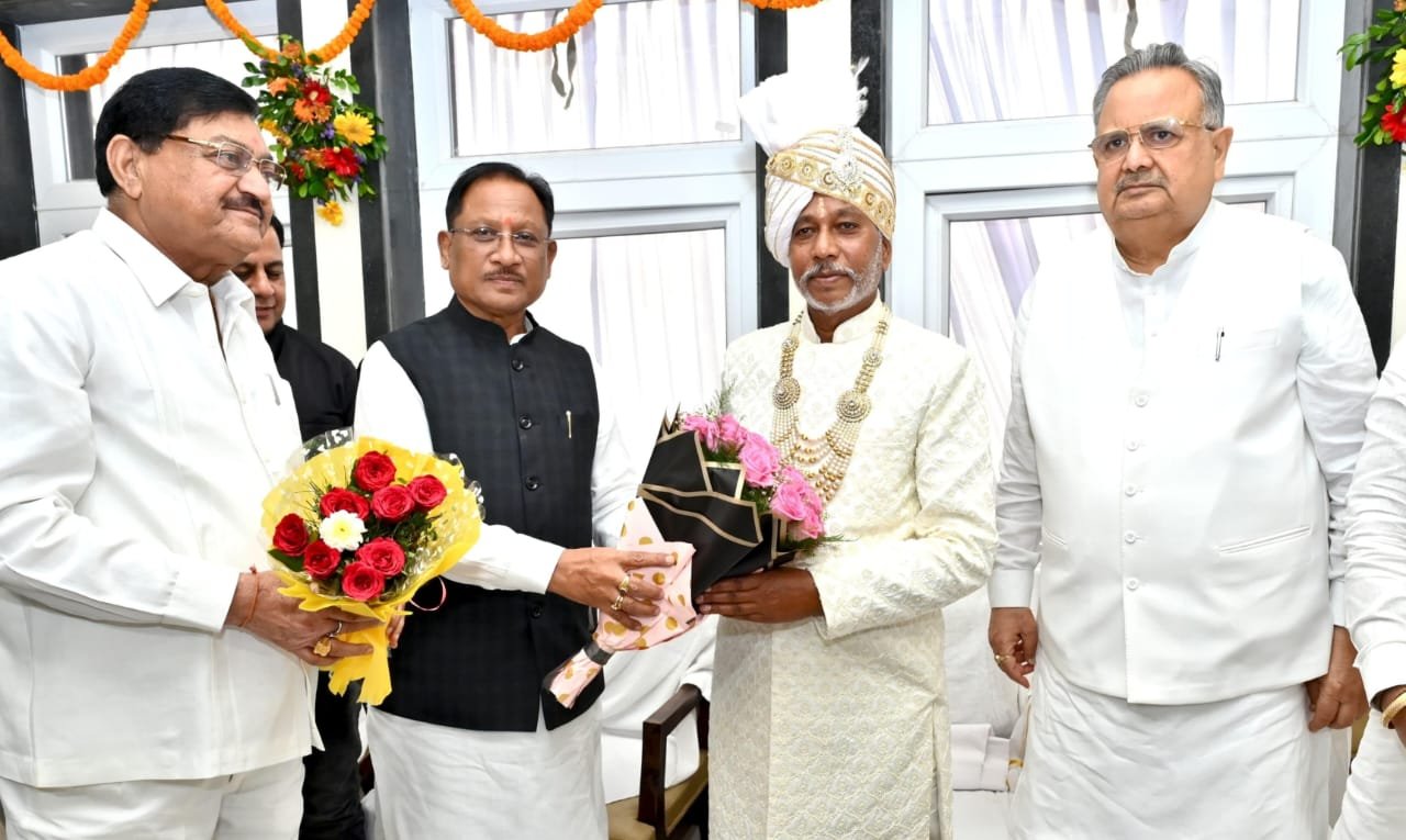 मुख्यमंत्री साय गुरु खुशवंत साहेब के गृहप्रवेश कार्यक्रम में हुए शामिल