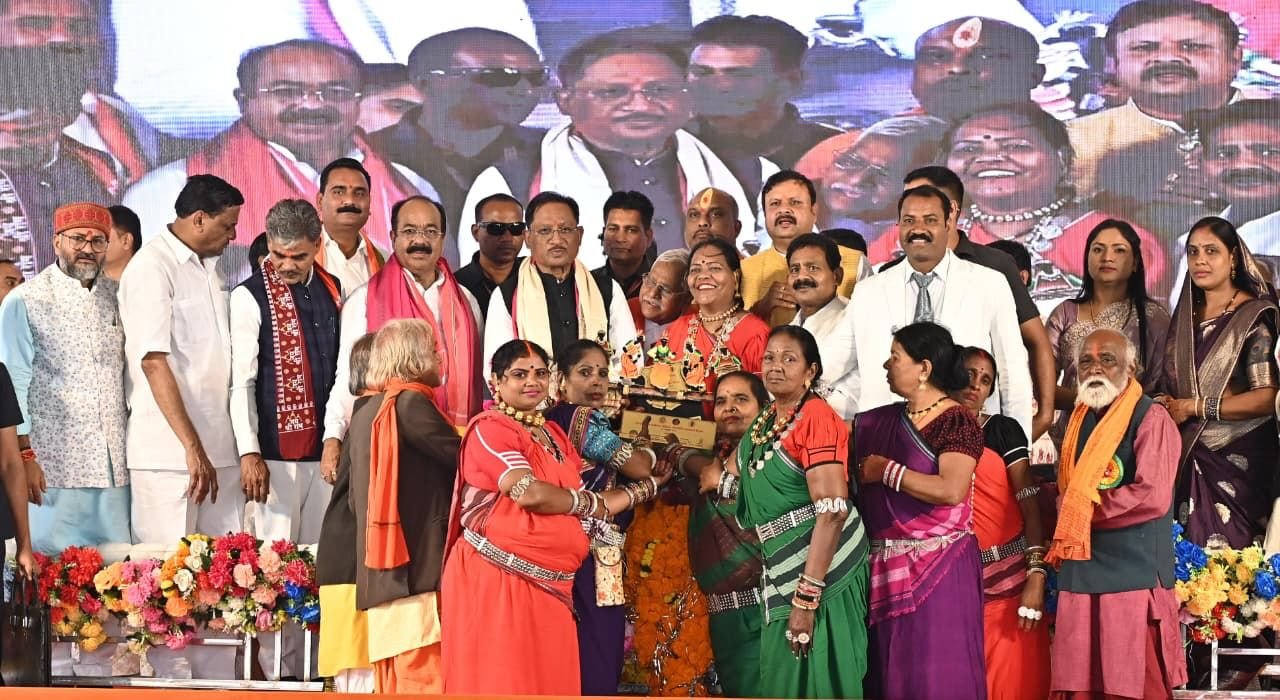 पंडवानी एक ऐसी विधा है, जिसके माध्यम से छत्तीसगढ़ को दुनिया भर में पहचान मिली है- मुख्यमंत्री साय पंडवानी एक ऐसी विधा है, जिसके माध्यम से छत्तीसगढ़ को दुनिया भर में पहचान मिली है- मुख्यमंत्री साय