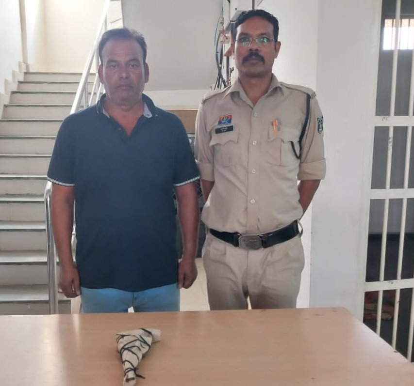 आरोपी सूबेदार सिंह यादव से देशी कट्टा व 02 जिन्दा कारतुस बरामद, भेजा गया जेल आरोपी सूबेदार सिंह यादव से देशी कट्टा व 02 जिन्दा कारतुस बरामद, भेजा गया जेल