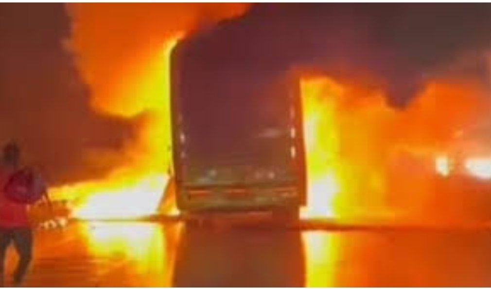 आंध्र प्रदेश के कुरनूल में निजी बस में आग लगी, 12 लोगों की मौत : पुलिस