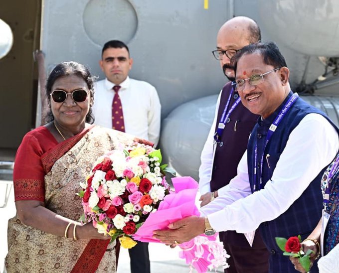 राष्ट्रपति द्रौपदी मुर्मू का राज्यपाल एवं मुख्यमंत्री विष्णु देव साय ने किया स्वागत