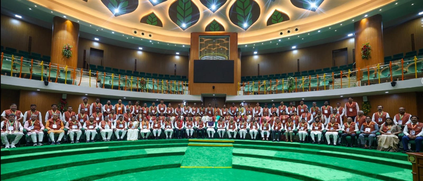 छत्तीसगढ़ विधानसभा का 25 साल का इंतजार खत्म, PM मोदी ने नए भवन को किया समर्पित छत्तीसगढ़ विधानसभा का 25 साल का इंतजार खत्म, PM मोदी ने नए भवन को किया समर्पित