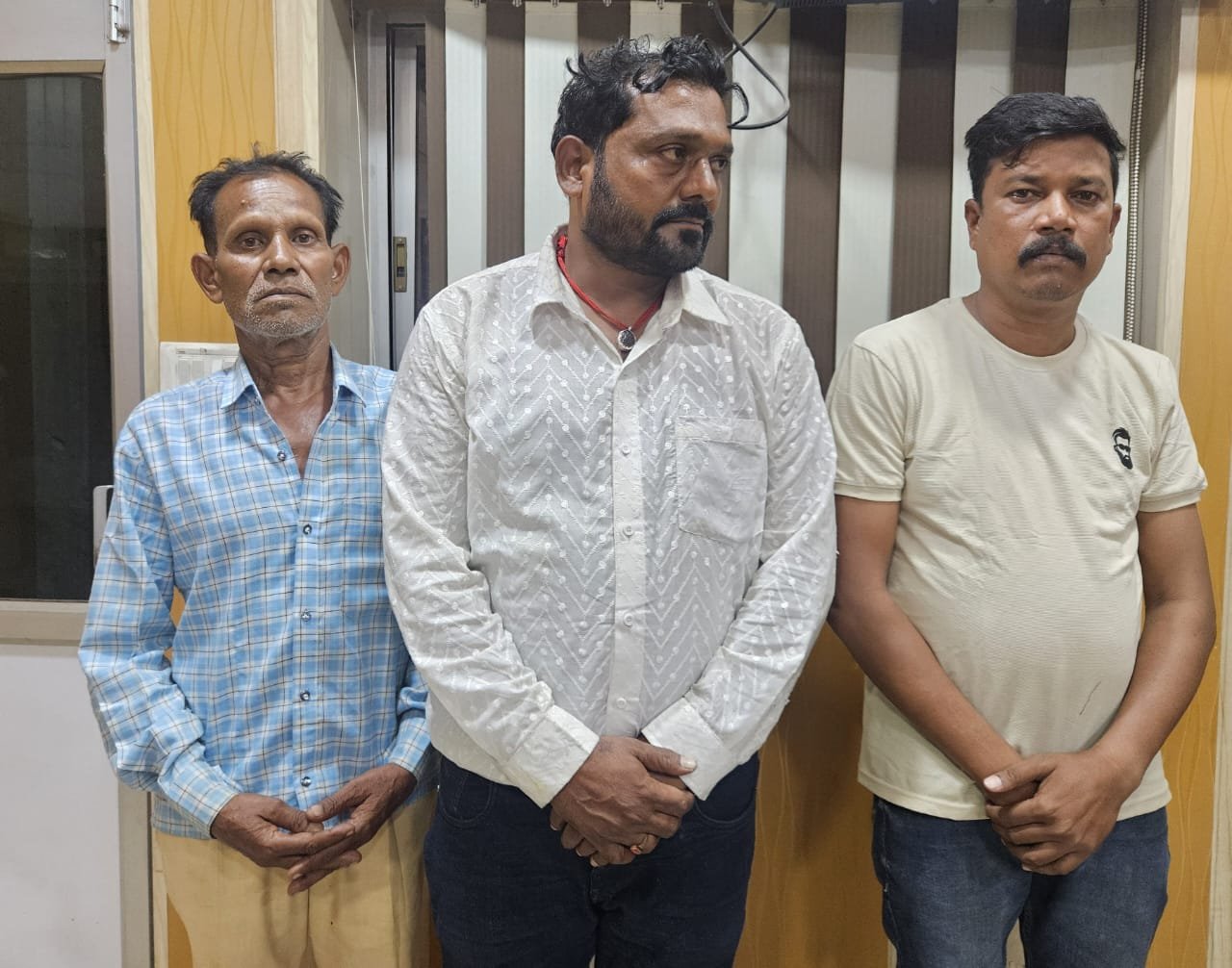 दुर्ग में पिता व दादी की लाखों की जमीन हड़पने बेटे ने रचा षडयंत्र, 3 गिरफ्तार दुर्ग में पिता व दादी की लाखों की जमीन हड़पने बेटे ने रचा षडयंत्र, 3 गिरफ्तार