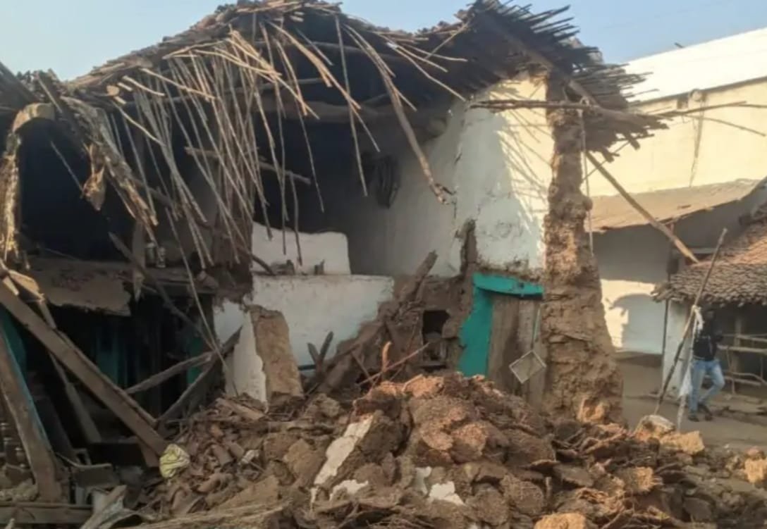 दुर्ग में जर्जर मकान की दीवार ढही, दो मजदूरों की दबने से मौत दुर्ग में जर्जर मकान की दीवार ढही, दो मजदूरों की दबने से मौत