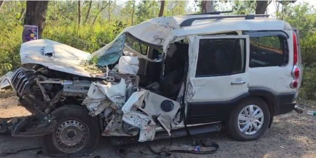 CG News :  स्कॉर्पियो खड़े ट्रक से टकराई, पिता-पुत्र समेत 5 मौतें, 7 जख्मी