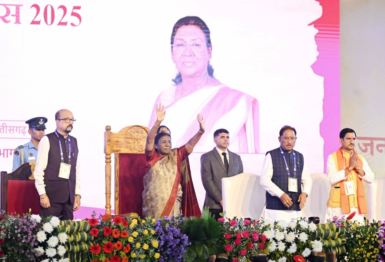 राष्ट्रपति की अंबिकापुर, में ‘जनजातीय गौरव दिवस’ समारोह में गरिमामयी उपस्थिति राष्ट्रपति की अंबिकापुर, में ‘जनजातीय गौरव दिवस’ समारोह में गरिमामयी उपस्थिति