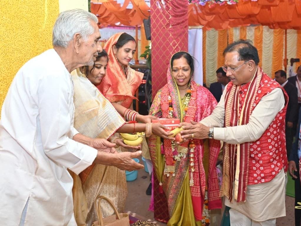 CM साय बसना सलखण्ड में मां महालक्ष्मी पूजन कार्यक्रम में हुए शामिल CM साय बसना सलखण्ड में मां महालक्ष्मी पूजन कार्यक्रम में हुए शामिल