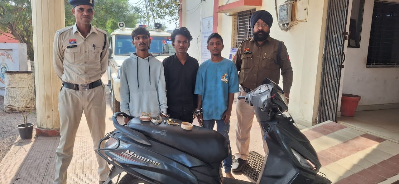 अमलेश्वर क्षेत्र में सूने मकान से चोरी, 80000 के गहने सामान किए थे पार