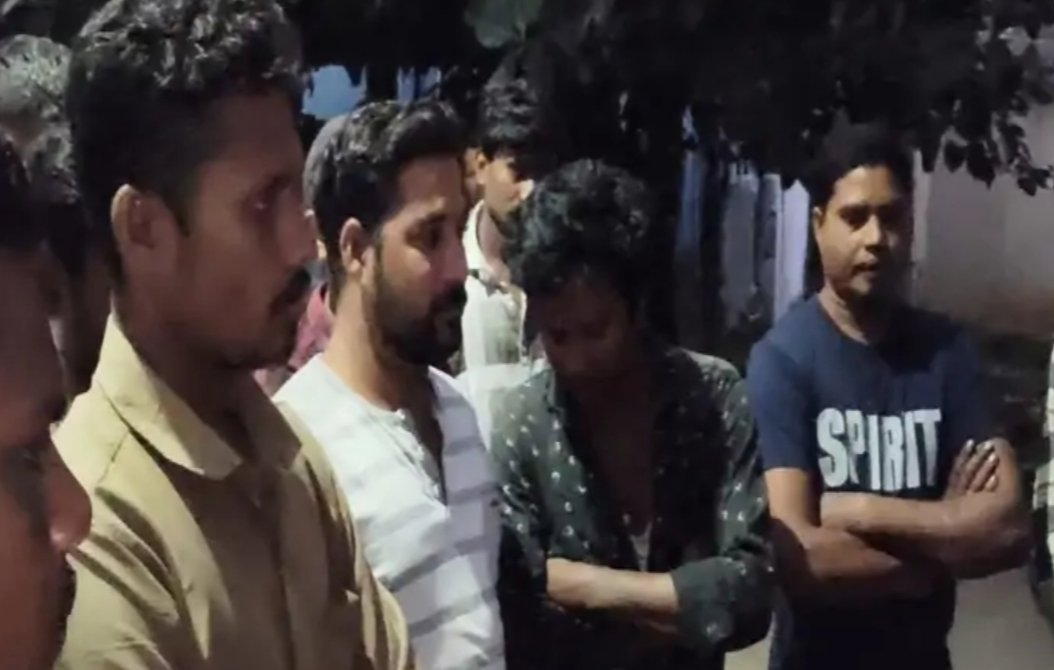 कंपनी में करंट लगने से मजदूर की मौत परिजनों का हंगामा, जामुल थाने का मामला कंपनी में करंट लगने से मजदूर की मौत परिजनों का हंगामा, जामुल थाने का मामला