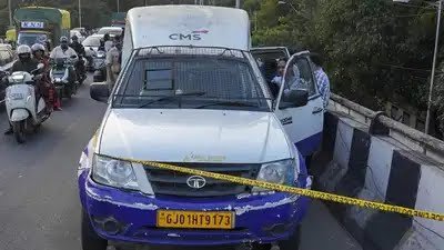 ATM Van लूट : RBI अधिकारी बनकर 7.11 करोड़ की दिनदहाड़े लूट
