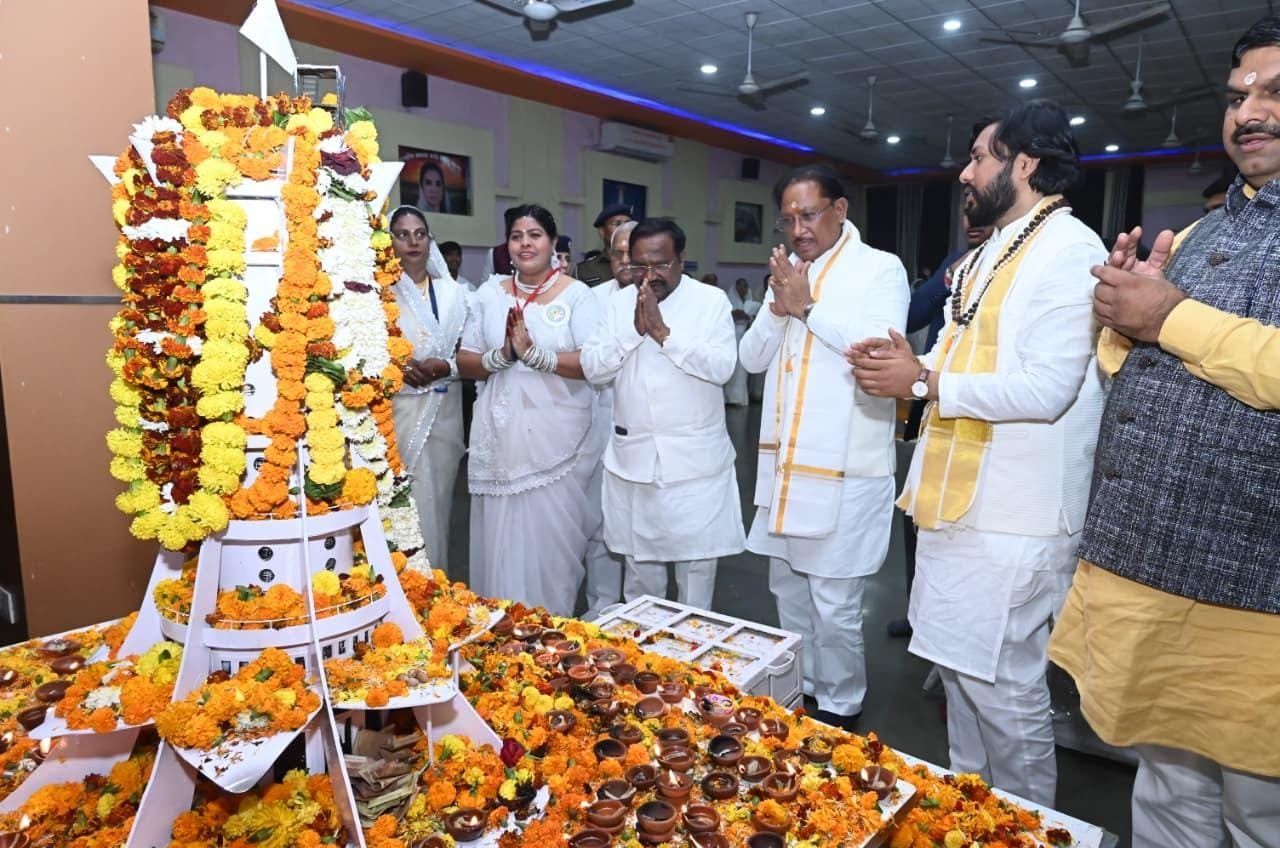 बाबा के बताए मार्ग पर चलकर ही बनेगा विकसित छत्तीसगढ़ : मुख्यमंत्री विष्णु देव साय बाबा के बताए मार्ग पर चलकर ही बनेगा विकसित छत्तीसगढ़ : मुख्यमंत्री विष्णु देव साय