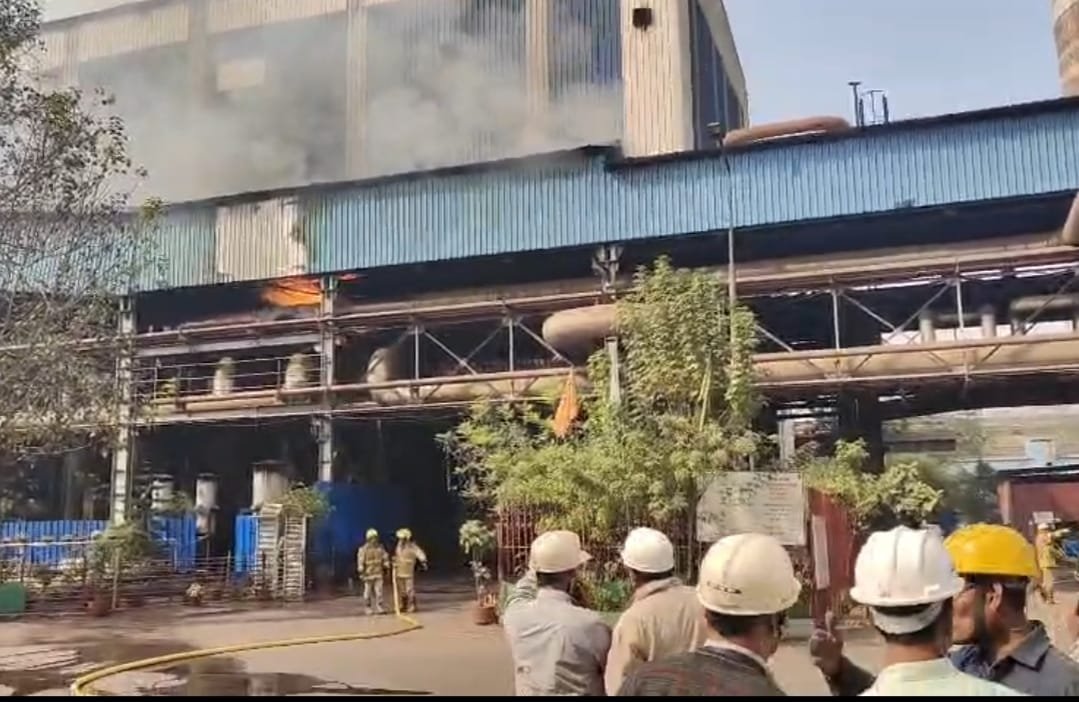 कोकोवन गैस पाइपलाइन में आगजनी के बाद BF-8 में 4 घंटे से उत्पादन ठप्प कोकोवन गैस पाइपलाइन में आगजनी के बाद BF-8 में 4 घंटे से उत्पादन ठप्प