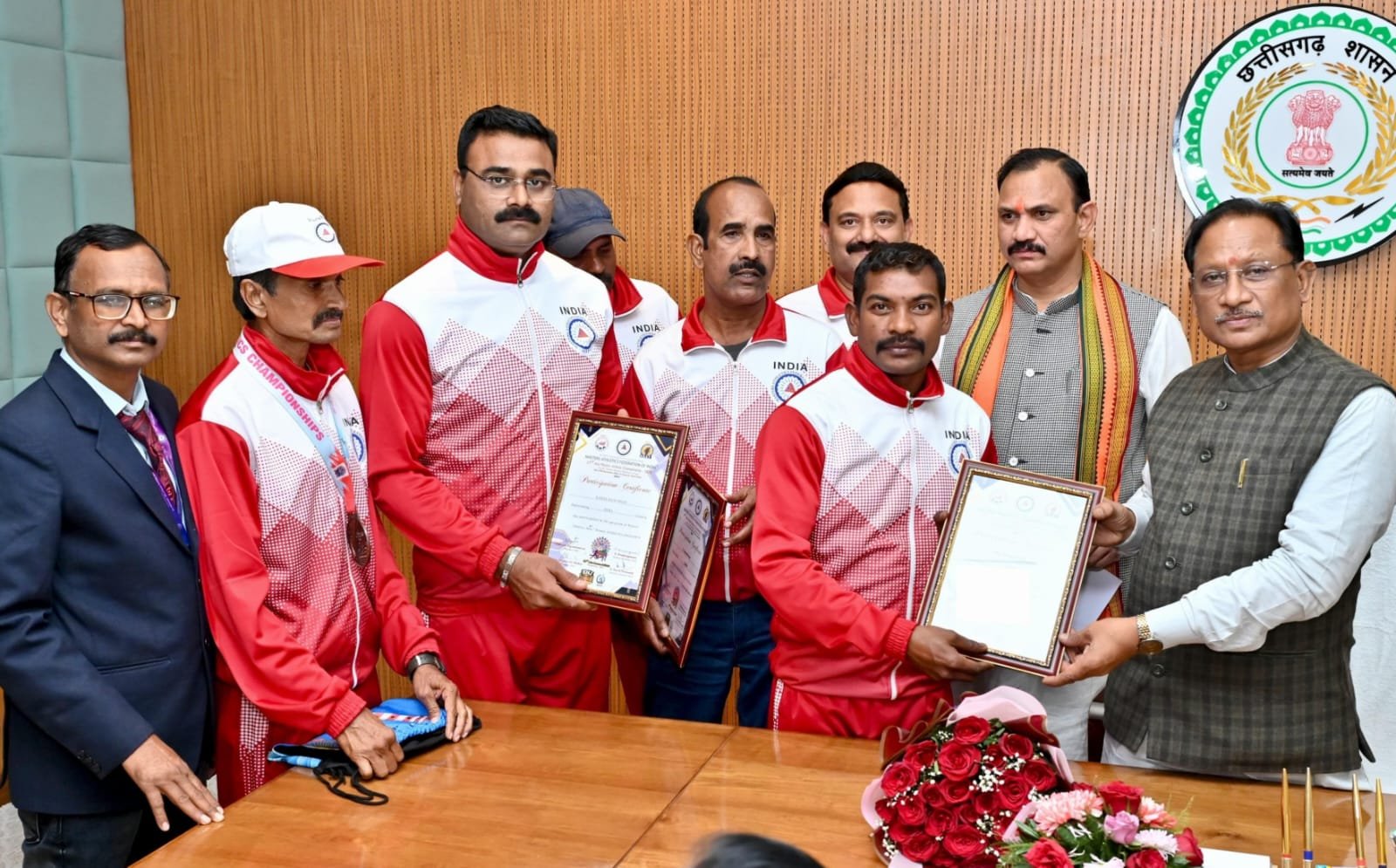 CM साय से मास्टर एथलीट फेडरेशन ऑफ इंडिया के प्रतिभागियों ने की सौजन्य भेंट CM साय से मास्टर एथलीट फेडरेशन ऑफ इंडिया के प्रतिभागियों ने की सौजन्य भेंट
