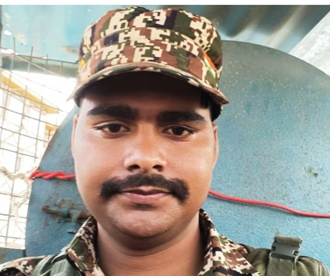 CG News : तेज रफ्तार वाहन की टक्कर से CRPF जवान की मौत, दूसरा युवक गंभीर CG News : तेज रफ्तार वाहन की टक्कर से CRPF जवान की मौत, दूसरा युवक गंभीर