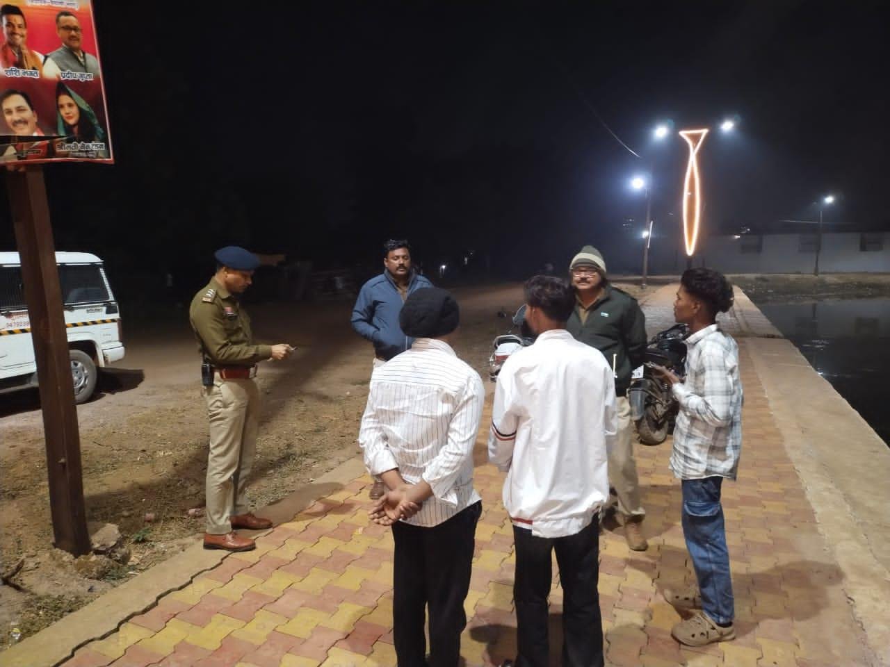 दुर्ग पुलिस का विशेष अभियान: अड्डेबाजी कर शराब पीने वालों पर बड़ी कार्यवाही