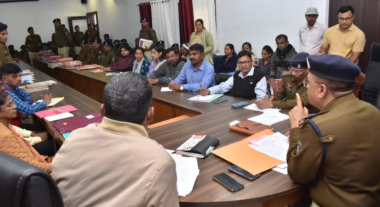 समीक्षा बैठक : दुर्ग पुलिस को अधिक डिजिटल बनाने पर SSP ने दिए निर्देश