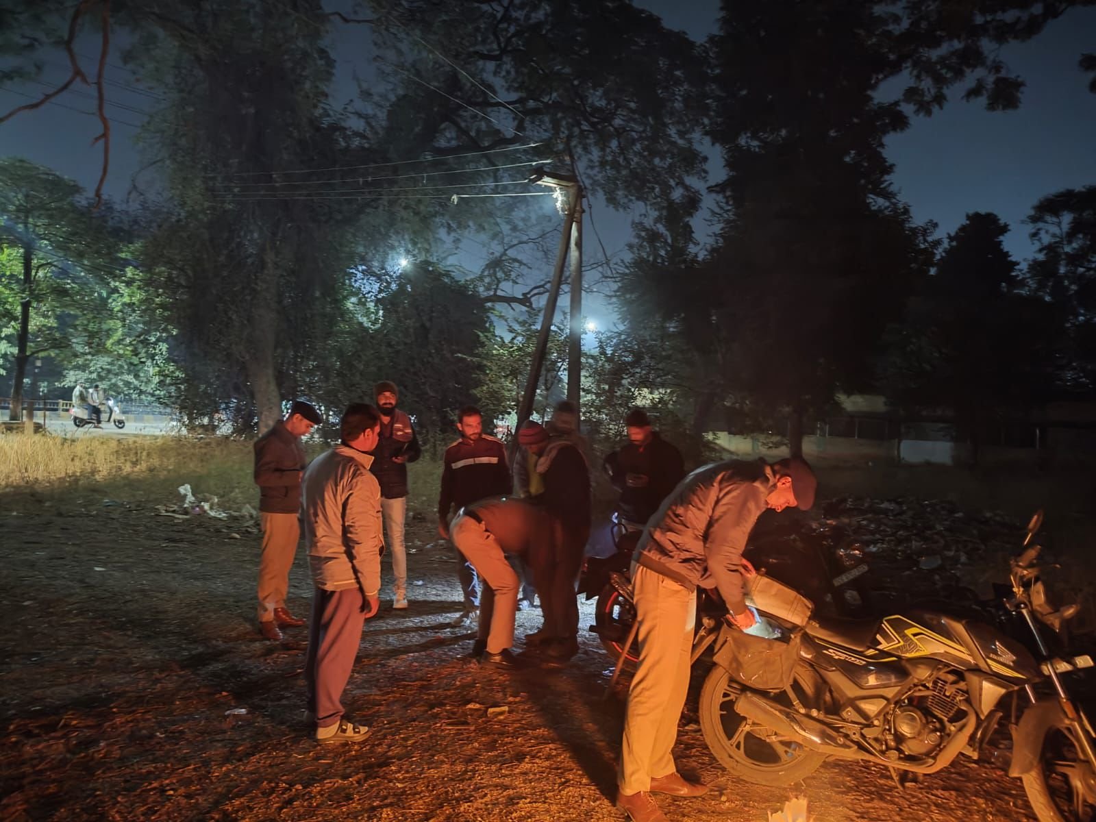 सार्वजनिक जगह पर शराब पीने वाले 27 अड्डेबाजों को पकड़ा दुर्ग पुलिस ने