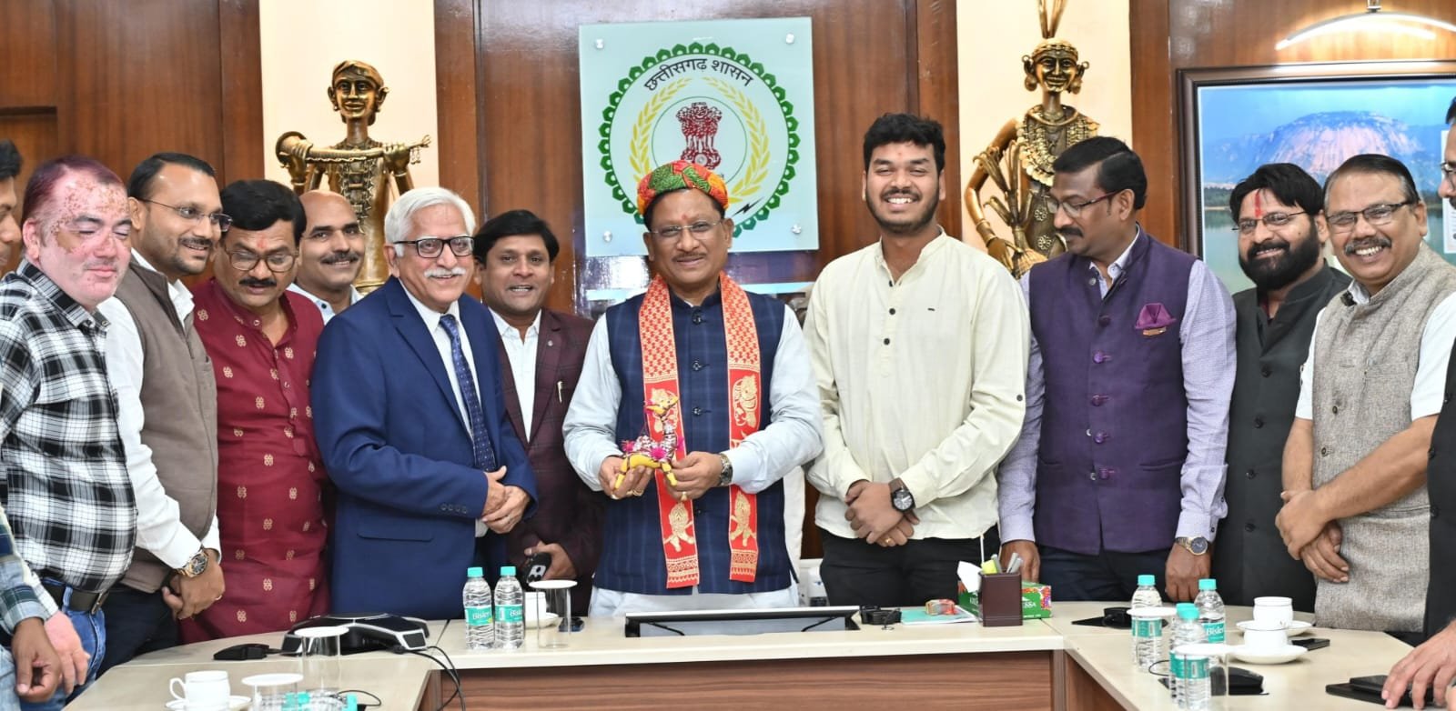 पत्रकारों की लेखनी केवल सूचना का माध्यम ही नहीं, पर्यटन को प्रोत्साहन देने का एक सशक्त साधन भी – CM साय पत्रकारों की लेखनी केवल सूचना का माध्यम ही नहीं, पर्यटन को प्रोत्साहन देने का एक सशक्त साधन भी – CM साय
