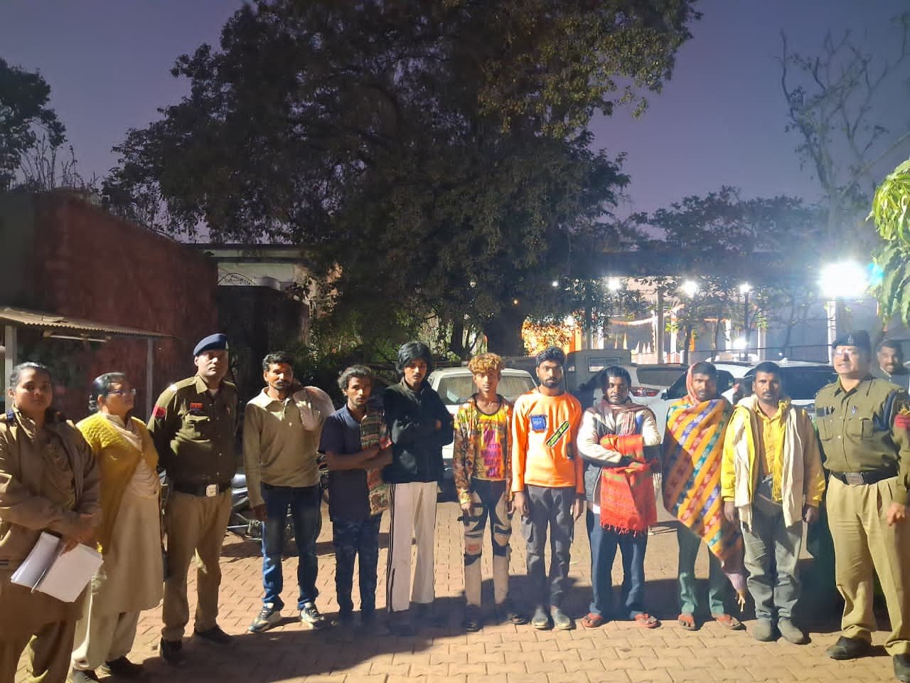 UP, बिहार, MP के 11 संदिग्ध महिला व पुरुष को पकड़ा गया हनुमंत कथा स्थल से