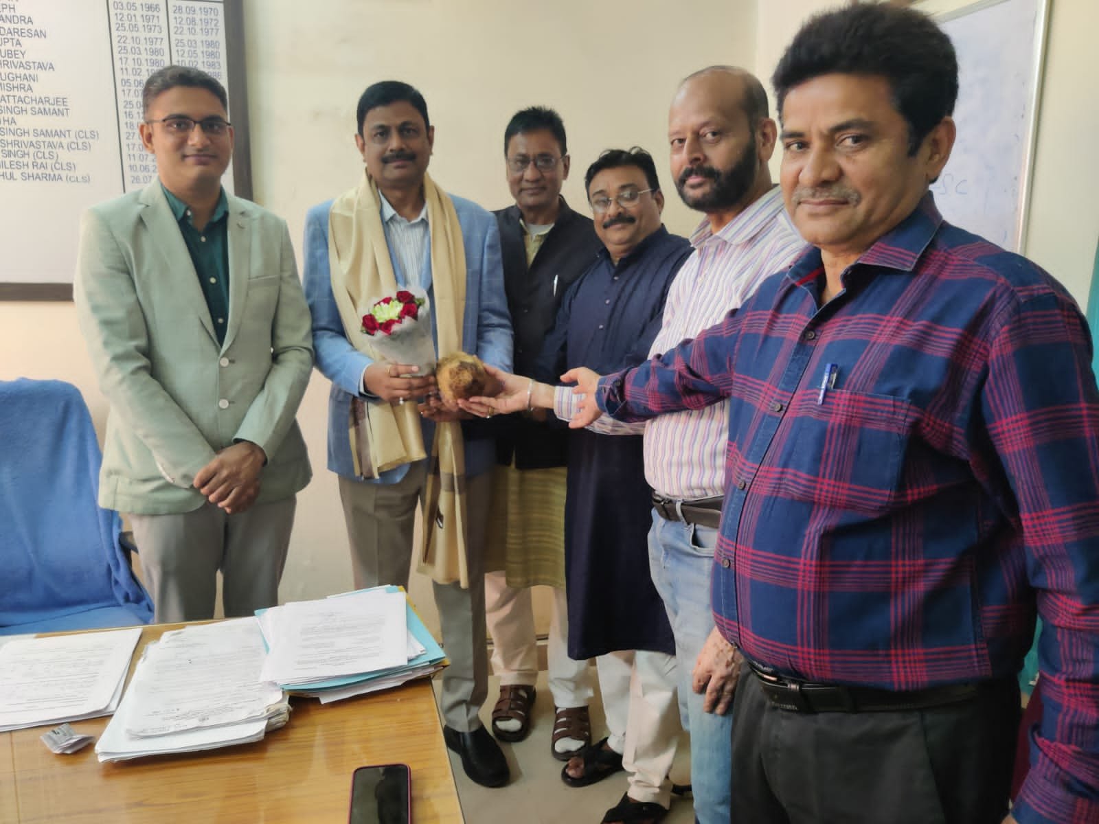 सहायक श्रमायुक्त एवं क्षेत्रीय श्रमायुक्त का HMS यूनियन ने किया सम्मान