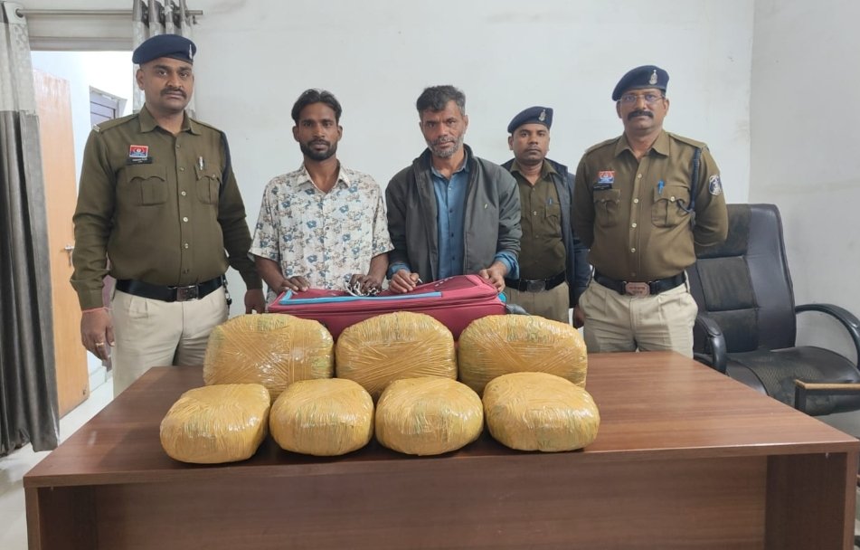 7 लाख का 14 किलो गांजे के साथ नागपुर एवं सुपेला भिलाई से दो गिरफ्तार 7 लाख का 14 किलो गांजे के साथ नागपुर एवं सुपेला भिलाई से दो गिरफ्तार