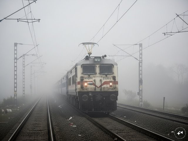 कोहरे की वजह से भारत में 80 से अधिक ट्रेनें 10 घंटे तक लेट, देखें लिस्ट, आपकी तो नहीं कोहरे की वजह से भारत में 80 से अधिक ट्रेनें 10 घंटे तक लेट, देखें लिस्ट, आपकी तो नहीं