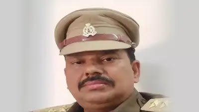 थाना प्रभारी ने सर्विस रिवॉल्वर से स्वयं को मारी गोली, इलाज के दौरान मौत थाना प्रभारी ने सर्विस रिवॉल्वर से स्वयं को मारी गोली, इलाज के दौरान मौत