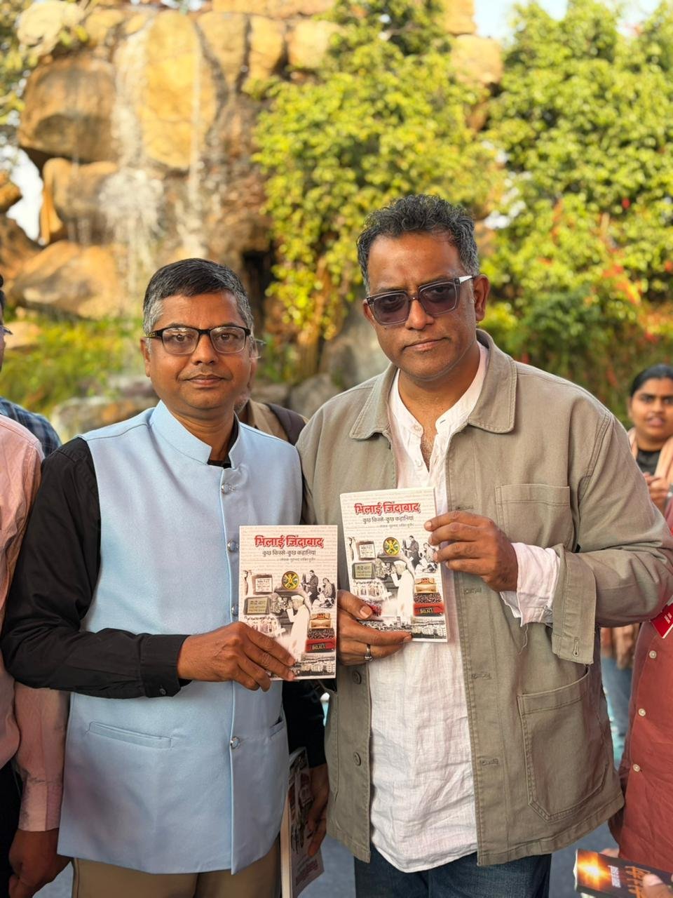 भिलाई जिंदाबाद” का विमोचन किया फिल्मकार अनुराग बसु ने भिलाई जिंदाबाद” का विमोचन किया फिल्मकार अनुराग बसु ने