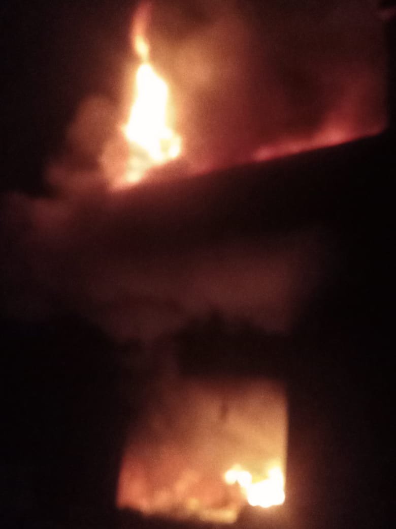 अभी-अभी भिलाई की फल मंडी में भीषण आग, फायर ब्रिगेड ने समय रहते पाया काबू अभी-अभी भिलाई की फल मंडी में भीषण आग, फायर ब्रिगेड ने समय रहते पाया काबू