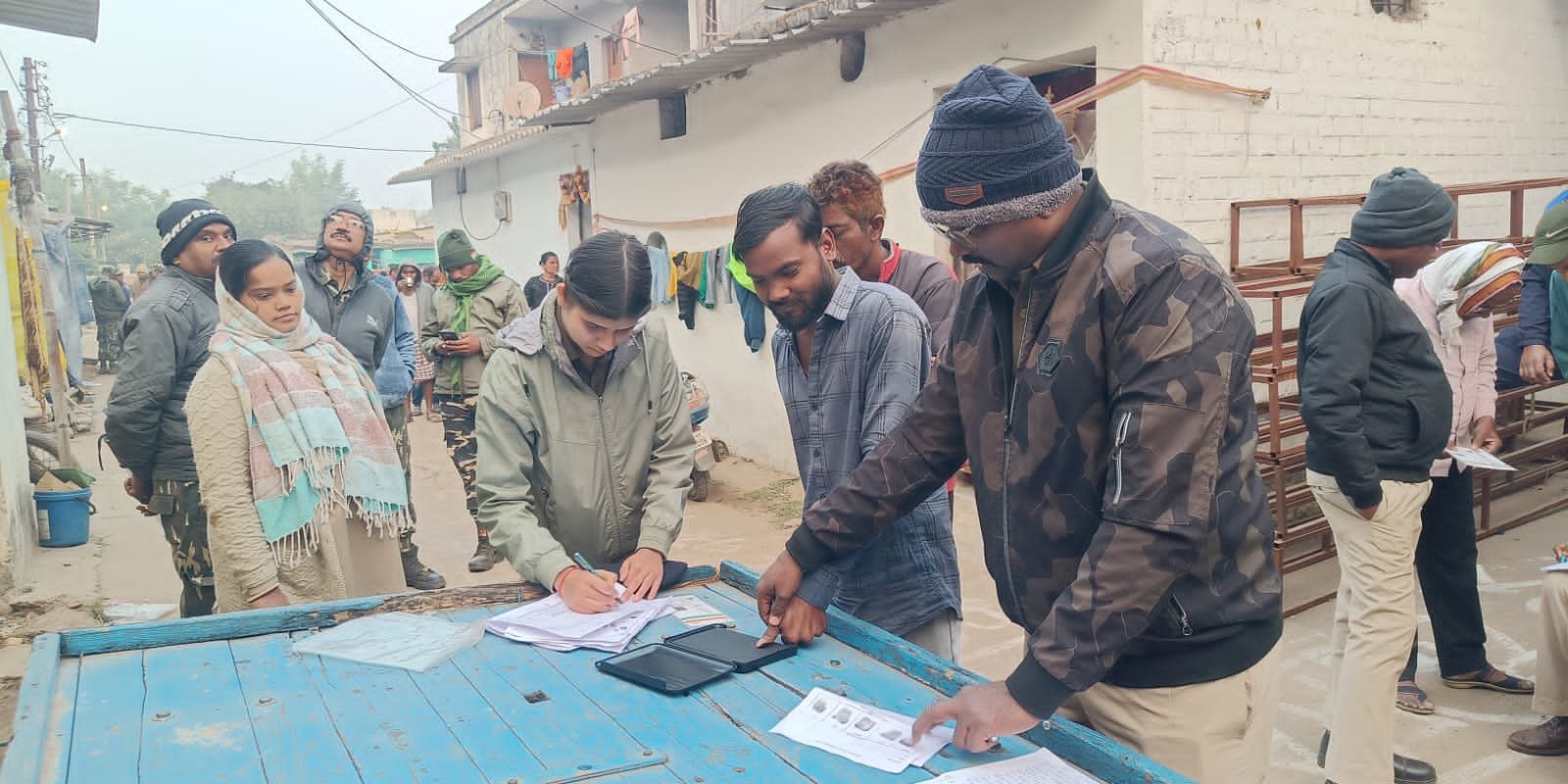 ऑपरेशन सुरक्षा व विश्वास: वैशाली नगर की निचली बस्तियों में पुलिस का सर्च अभियान