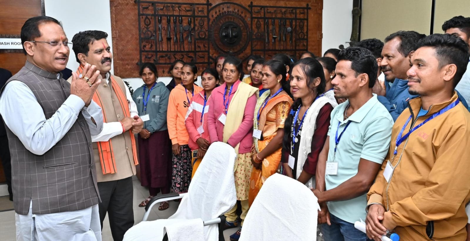 बस्तर अंचल का सर्वांगीण विकास सुनिश्चित करने के लिए सरकार प्रतिबद्ध : CM साय