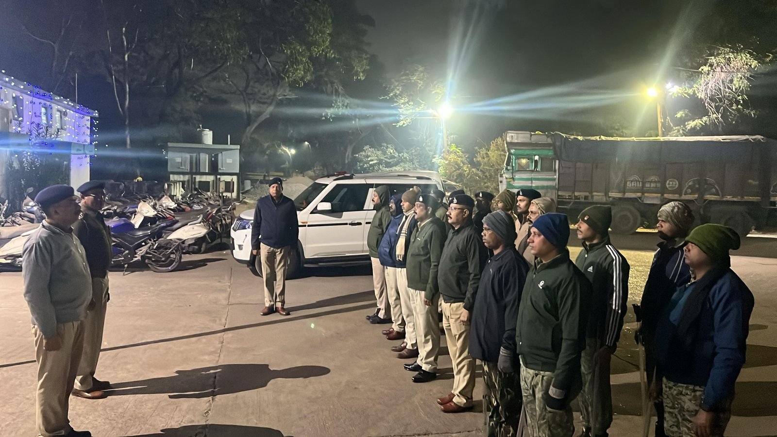 दुर्ग शहर में पुलिस की काम्बिंग गश्त, 64 स्थाई एवं फरार वारंटी को किया गया गिरफ्तार