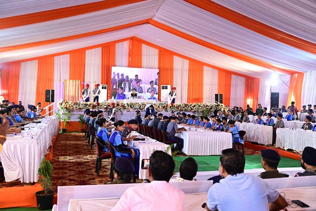 युवा संसद में डॉ. रमन  बने अध्यक्ष व बच्चे बने सांसद, लोकहित के मुद्दों पर हुई चर्चा