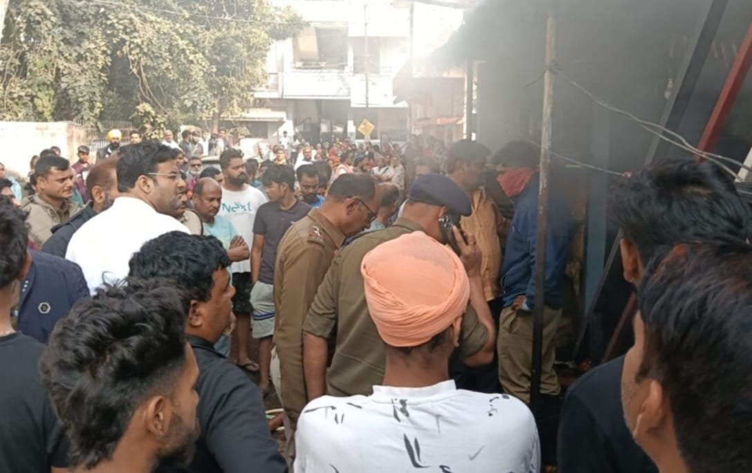 CG News : घर में आग लगने से एक बुजुर्ग की जिंदा जलकर मौत CG News : घर में आग लगने से एक बुजुर्ग की जिंदा जलकर मौत