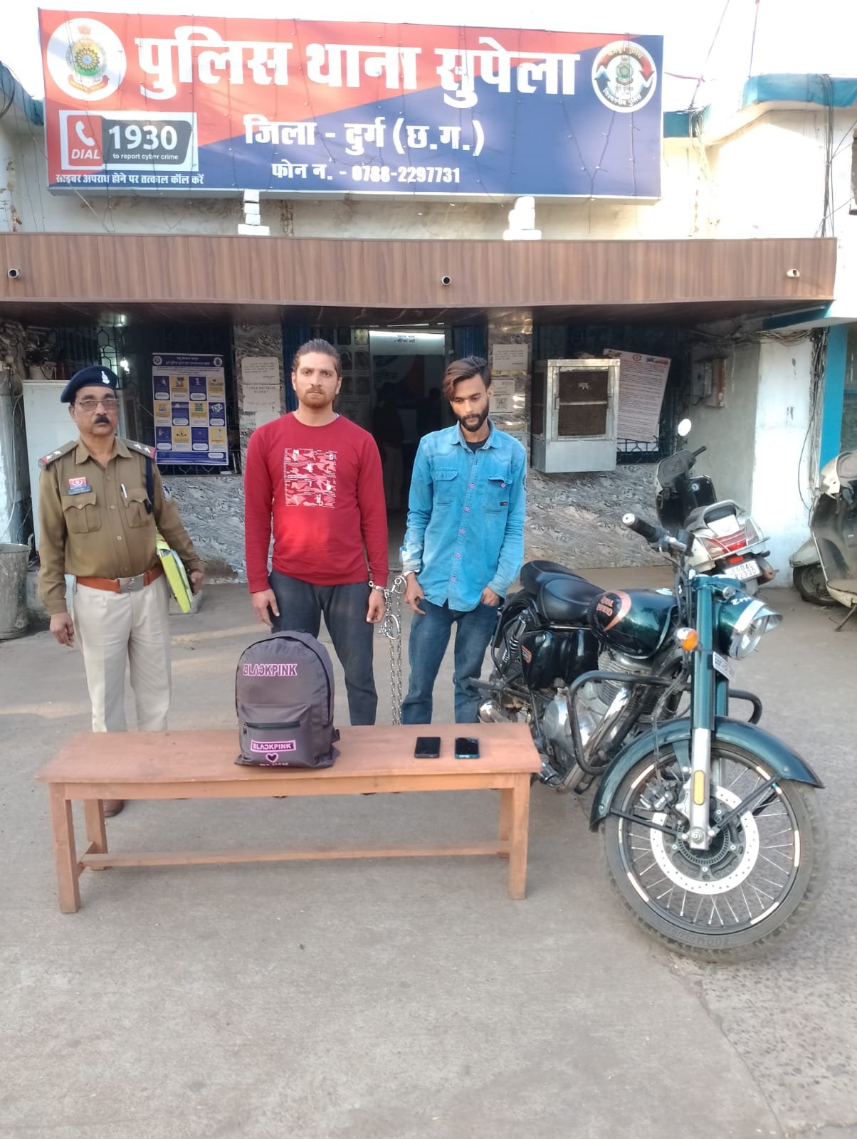 पुलिस को चकमा देने बुलेट मोटरसाइकिल से गांजा की तस्करी, दो आरोपी गिरफ्तार