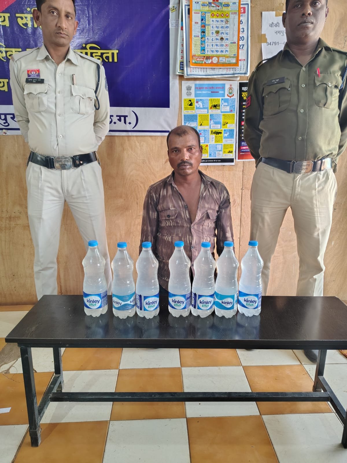नगपुरा चौकी पुलिस की बड़ी कार्रवाई, अवैध शराब के साथ दो आदतन आरोपी गिरफ्तार नगपुरा चौकी पुलिस की बड़ी कार्रवाई, अवैध शराब के साथ दो आदतन आरोपी गिरफ्तार