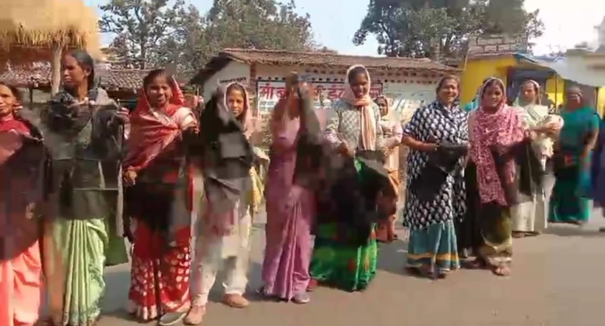 सरगुजा में आदिवासी समाज का आक्रोश – पूर्व ST आयोग अध्यक्ष के अभद्र बोल