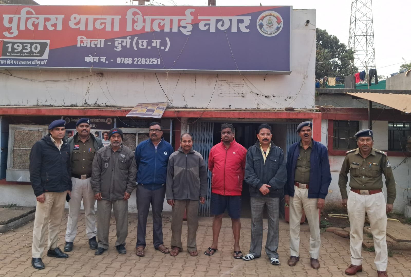 दुर्ग पुलिस की कार्रवाई: व्हाट्सएप के जरिए जुआ-सट्टा खेलने वाले 7 गिरफ्तार दुर्ग पुलिस की कार्रवाई: व्हाट्सएप के जरिए जुआ-सट्टा खेलने वाले 7 गिरफ्तार