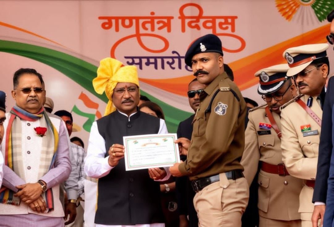 गणतंत्र दिवस पर बहादुरी का सम्मान: आरक्षक आशीष राठौर और बीरेंद्र राजपूत को मुख्यमंत्री विष्णुदेव साय ने दिया प्रशस्ति पत्र गणतंत्र दिवस पर बहादुरी का सम्मान: आरक्षक आशीष राठौर और बीरेंद्र राजपूत को मुख्यमंत्री विष्णुदेव साय ने दिया प्रशस्ति पत्र