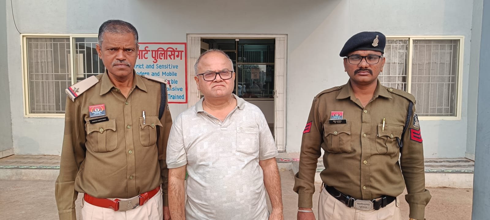 पदमनाभपुर दुर्ग पुलिस की बड़ी कार्रवाई, सूदखोर आरोपी गिरफ्तार पदमनाभपुर दुर्ग पुलिस की बड़ी कार्रवाई, सूदखोर आरोपी गिरफ्तार