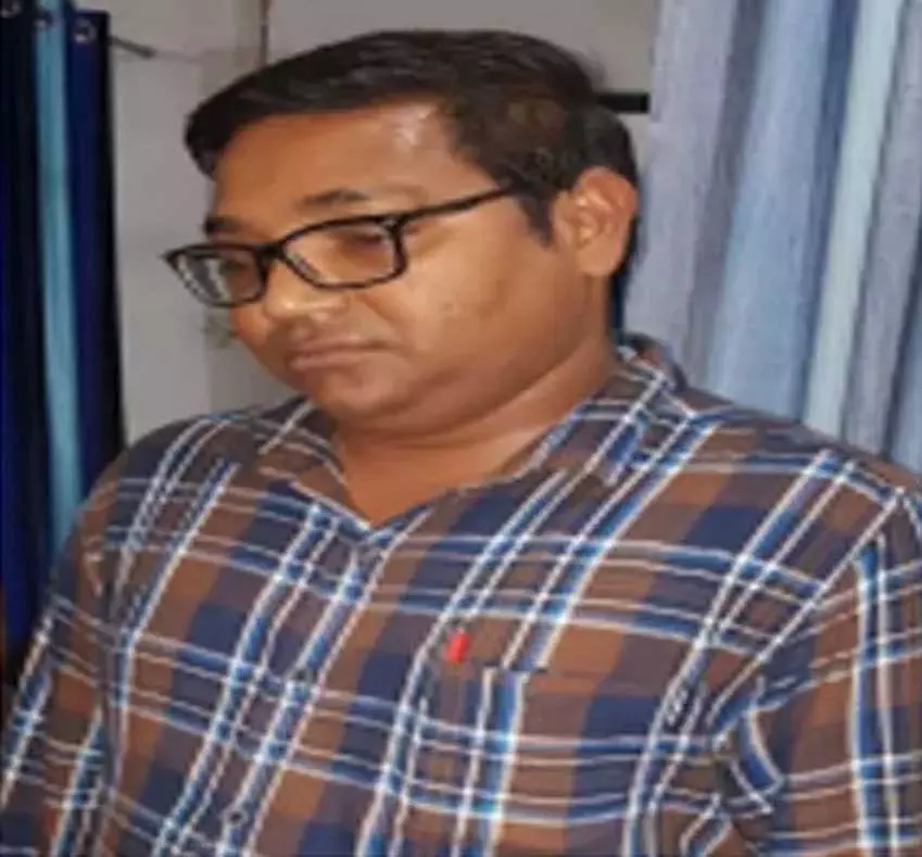 रिश्वत लेते पकड़ा गया श्रम निरीक्षक नौकरी से बर्खास्त