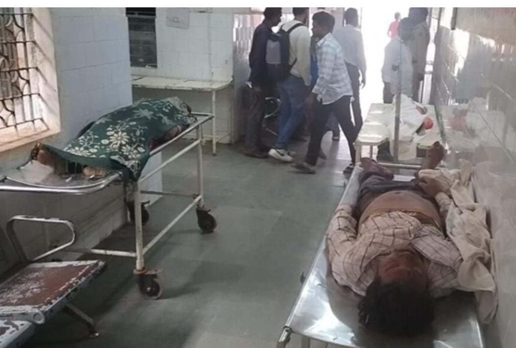 तेज रफ्तार पिकअप ने बाइक को मारी टक्कर, एक ही परिवार के तीन लोगों की मौत तेज रफ्तार पिकअप ने बाइक को मारी टक्कर, एक ही परिवार के तीन लोगों की मौत