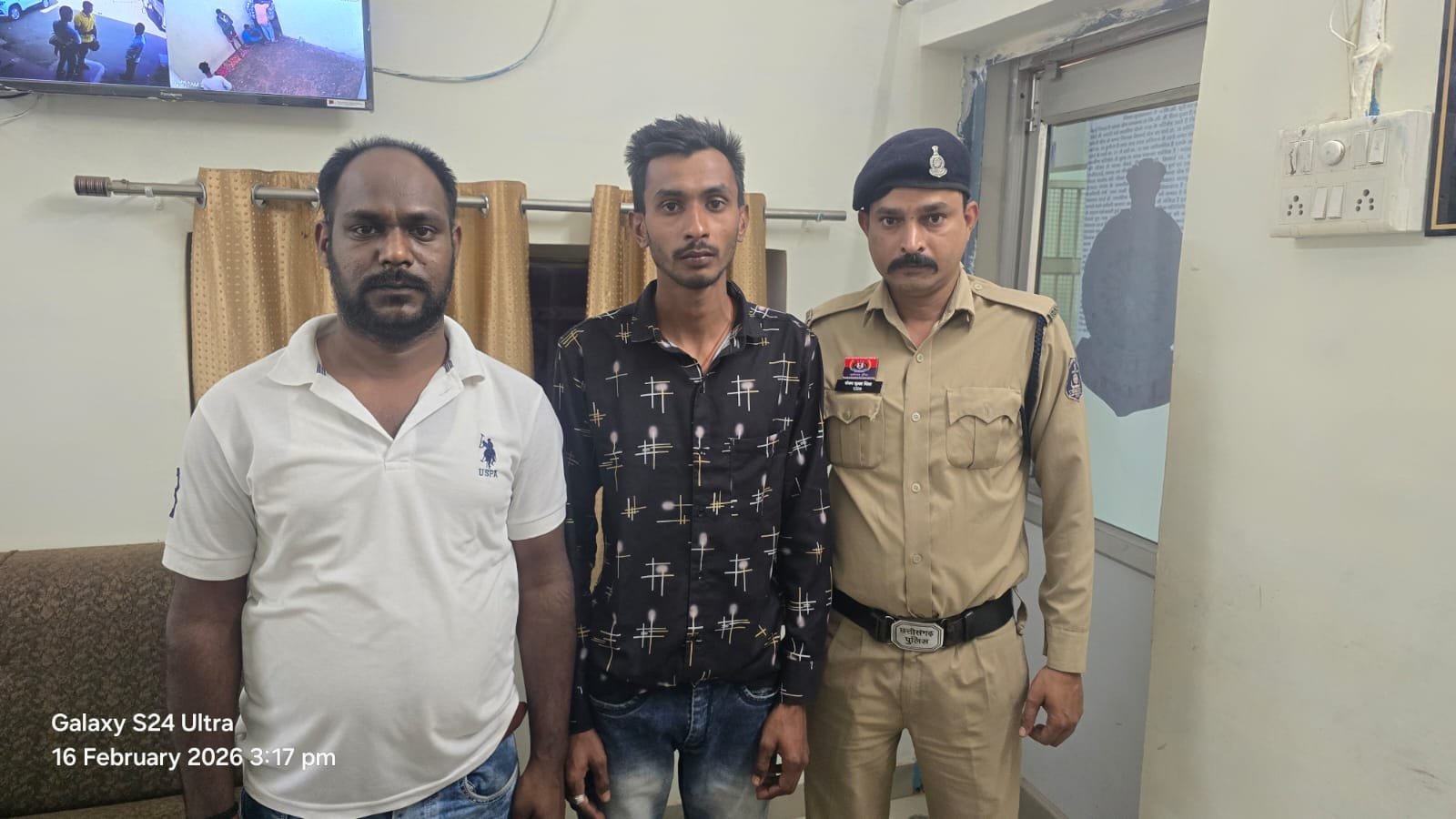 Durg में ई-कॉमर्स से प्रतिबंधित धारदार हथियार की डिलीवरी करने वाले 2 गिरफ्तार